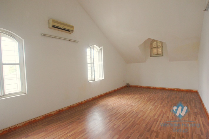 Unfurnished house for rent in Nghi Tam Street, Tay Ho, Hanoi, Good to making School, office